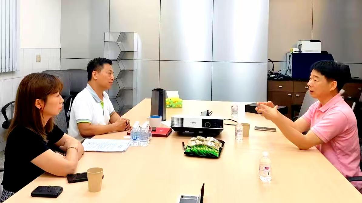 沸腾质量数据总裁刘伟艺拜访台湾彰化县水五金产业发展协会张家烈理事长，进行沟通交流。