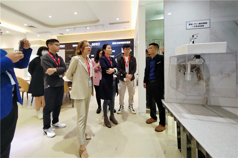 06 ý��ι�װ��ʽ��ԡչʾ.jpg