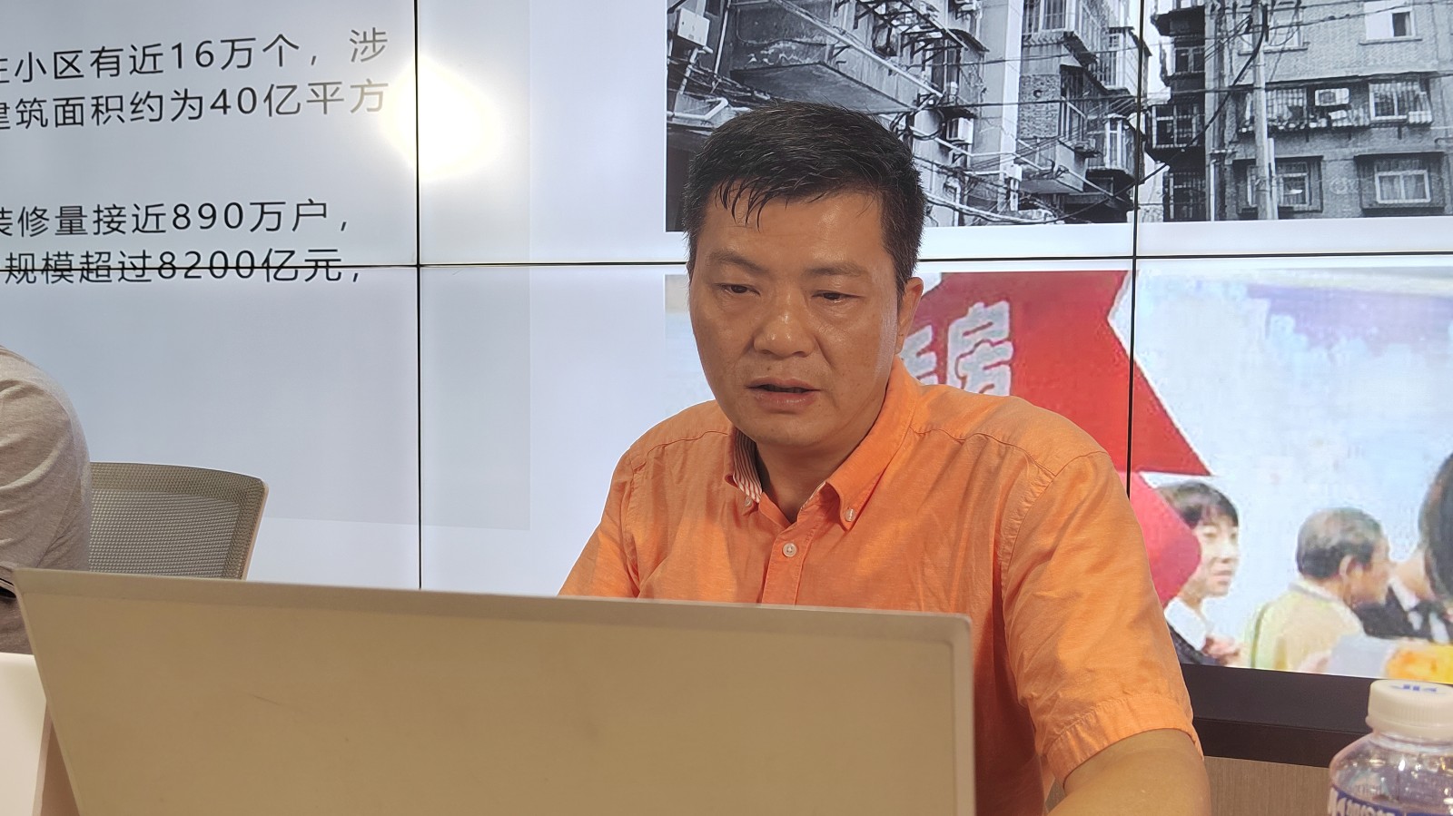 04 英皇集团董事长庞健锋分享英皇的转型之路.jpg 04 英皇集团董事长庞健锋分享英皇的转型之路.jpg