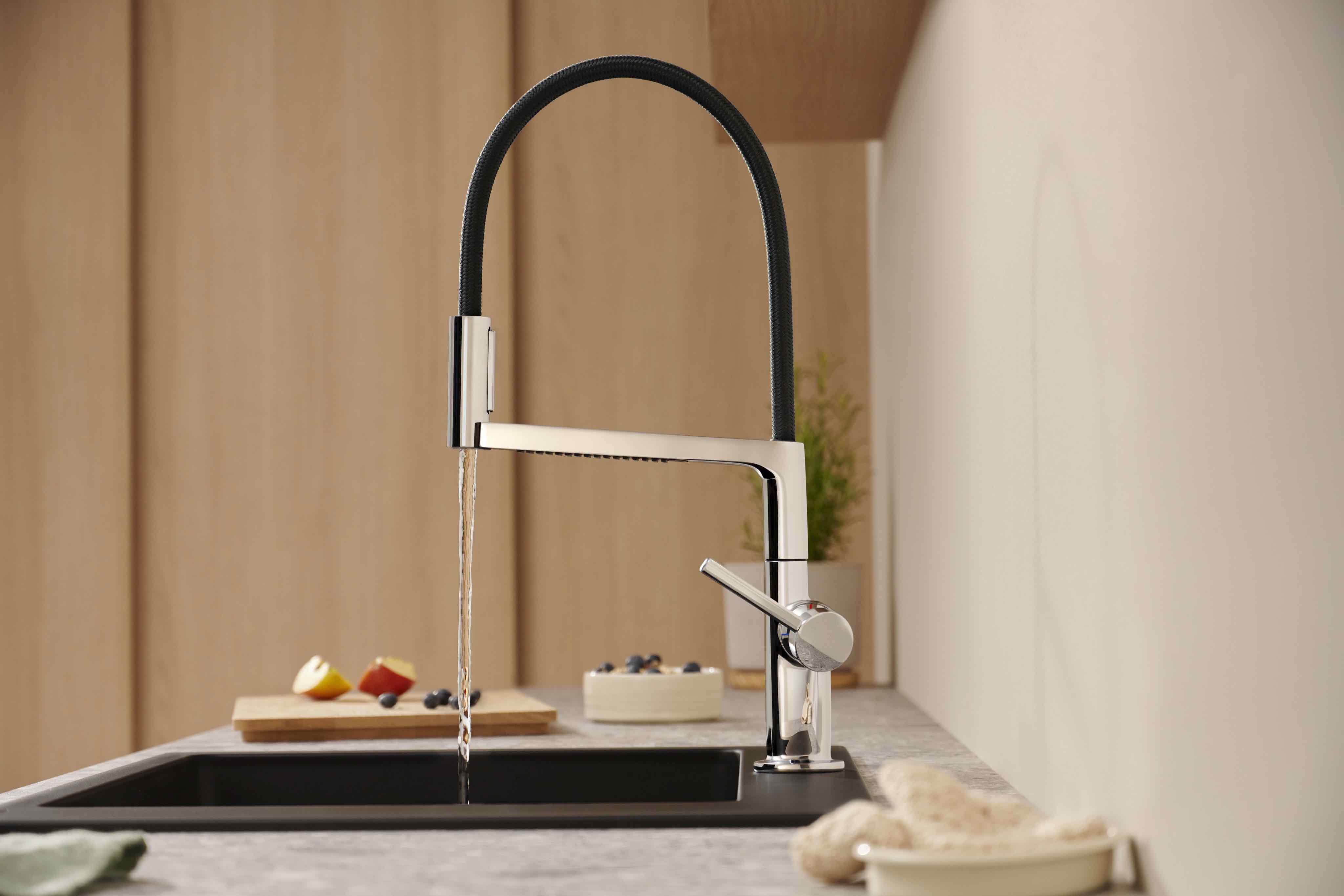 普通模式:空气注入出水,饱满丰沛高效帮助厨房水槽中进行的各类活动.jpg 普通模式:空气注入出水,饱满丰沛高效帮助厨房水槽中进行的各类活动.jpg