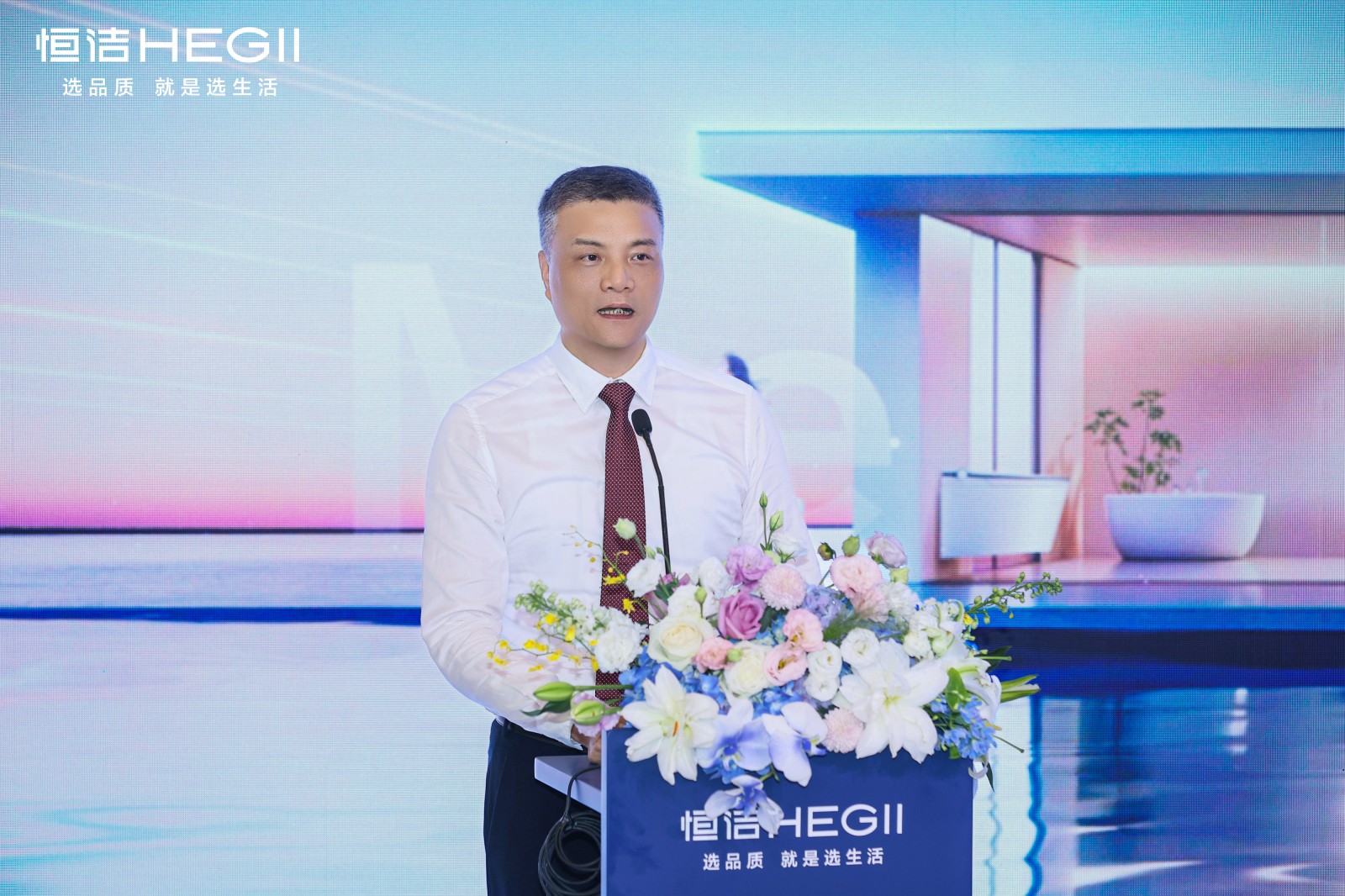 9、董事长谢伟藩先生配图.jpg 9、董事长谢伟藩先生配图.jpg