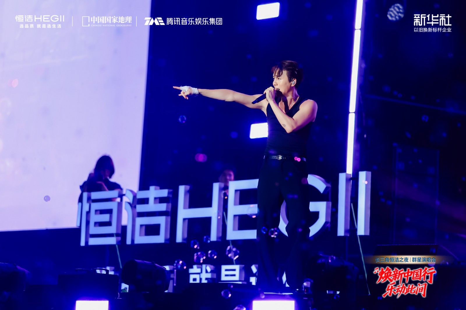 5、吴克群演唱现场2.jpg 5、吴克群演唱现场2.jpg